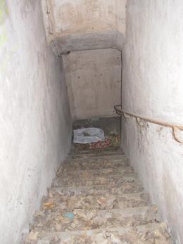 toegangstrap naar bunker
